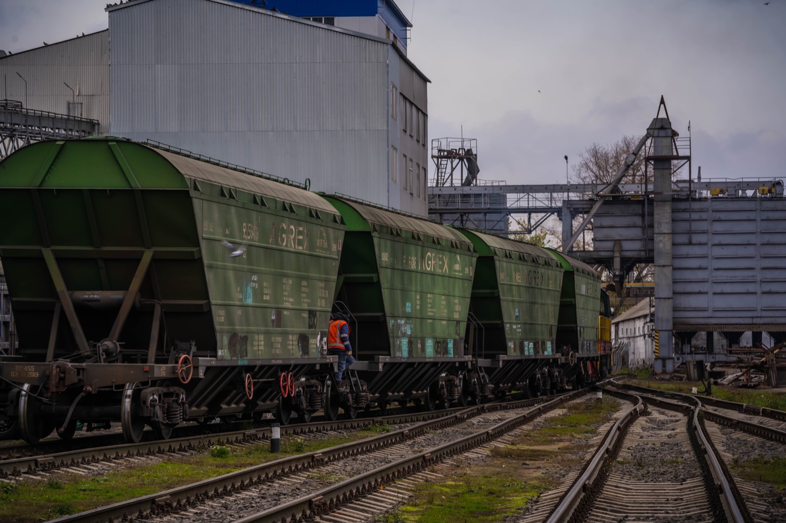 Логистика и приёмка сырья на НЖК